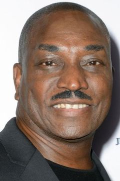 Clifton Powell interpreta Mason