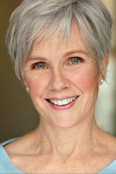 Claire Slemmer interpreta Edie Magnus
