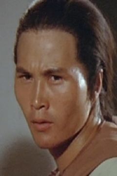 Billy Chan interpreta Cave Guard (uncredited)