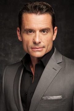 Ben Wilkinson interpreta Sol Hitesman