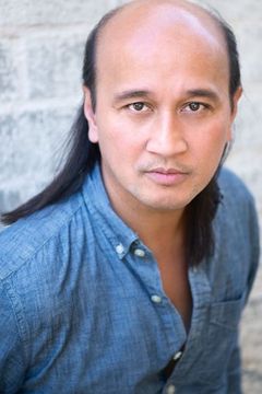 Walter Tabayoyong interpreta Photographer