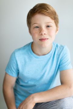Connor Fielding interpreta Jim