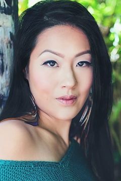 Elfina Luk interpreta Nurse Dalisay Villanueva