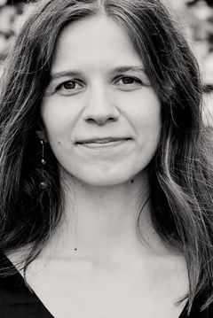 Irina Vavilova interpreta Mme Sidorov
