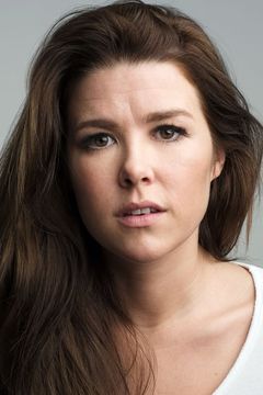 Lucy-Jane Quinlan interpreta Lisa Cartwright