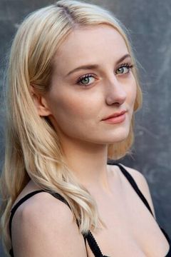 Alexandra Kyle interpreta Young Lucy