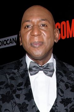 Colin McFarlane interpreta Governor