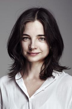 Louise Peterhoff interpreta Hanna
