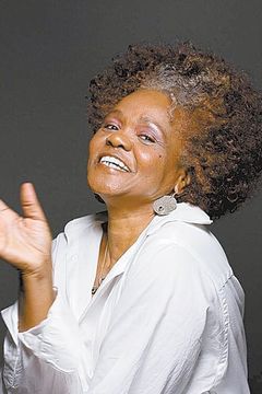 Adella Gautier interpreta Clothilde