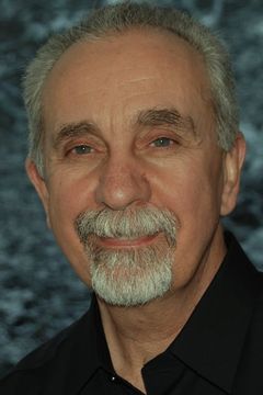 Bill Pankow interpreta Police Captain