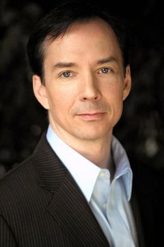 Michael Mahonen interpreta Sergeant