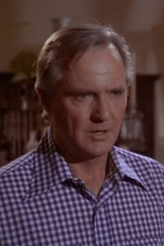 John Carter interpreta Father Gladden