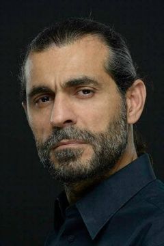 Sakir Uyar interpreta L'homme