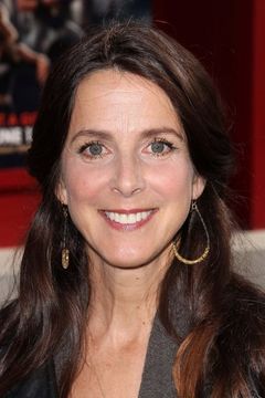 Martha Quinn interpreta Emily