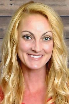 Shana McClendon interpreta Cheerleader