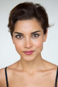 Amber Rose Revah interpreta Nichole