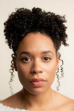 Ellouise Shakespeare-Hart interpreta Ruth