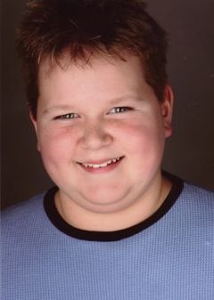 Brandon Craggs interpreta Oscar