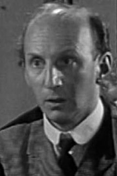 Alexander Doré interpreta First Spy