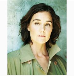 Tegan Crowley interpreta Workmate #1