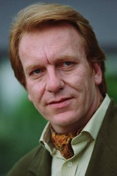 Clive Wood interpreta Bullimore