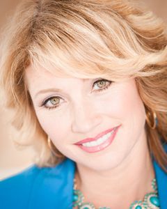 Jennifer Kincer interpreta Charlie's Mother