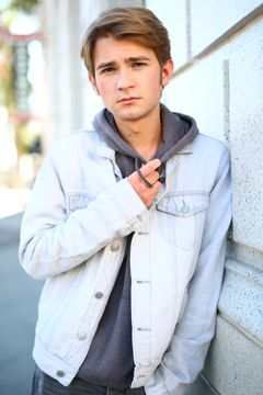 Daniel Polo interpreta Indigo Whitefeather