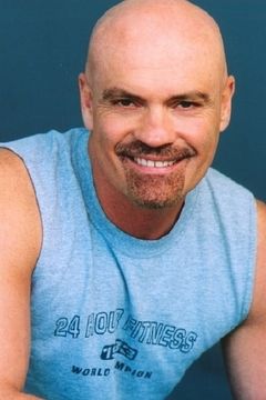 James Collins interpreta Crunch Calhoun's cellmate