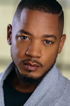 Ryan King Scales interpreta Ted