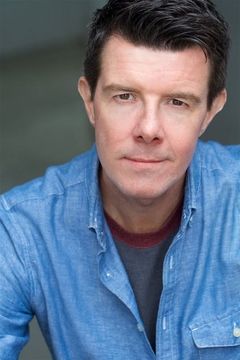 Gavin Lee interpreta Male Masquerade Dancer