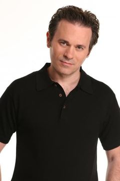 Joshua Seth interpreta Prisoner (voice)