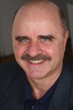 John Weigand interpreta Park Employee (uncredited)