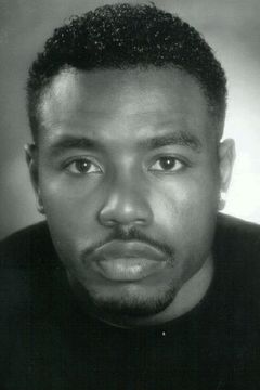 Tyrin Turner interpreta Reggie