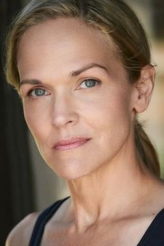 Amy Benedict interpreta DC Lawyer