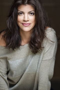 Sheila Tapia interpreta Emily's Attorney