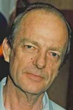 Norman Kaye interpreta Satine's Doctor