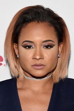 Rhyon Nicole Brown interpreta Foster