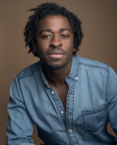 Edson Jean interpreta Drug Dealer
