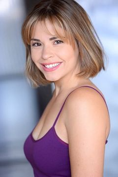 Karen Gonzales interpreta Barb