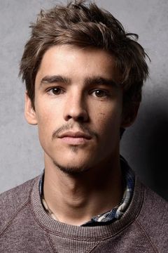 Brenton Thwaites interpreta Dean McMullen