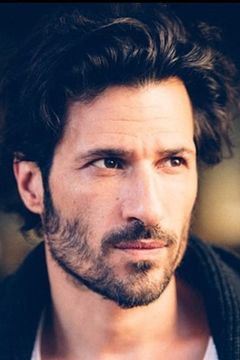 Hal Ozsan interpreta Vince