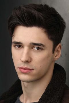 Lachlan Quarmby interpreta Liam