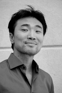 Shi Yang interpreta Head Lama