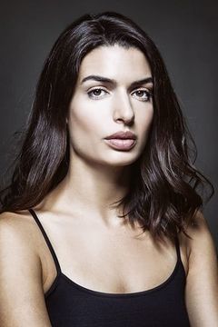 Tonia Sotiropoulou interpreta Bond's Lover
