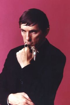 Jonathan Frid interpreta Guest