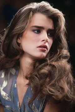 Brooke Shields interpreta Kat Young