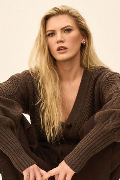 Ella Loudon interpreta Gorgeous Vivian