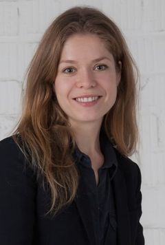 Luise Helm interpreta Katja
