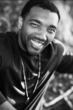 Justin William Davis interpreta Alcoholic #1