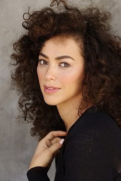 Elena Goode interpreta Nicole